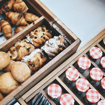 โรงแรมเทเลกราฟ ออโตกราฟ คอลเลคชั่น ทาลลินน์ ภายนอก รูปภาพ A selection of Danish pastries