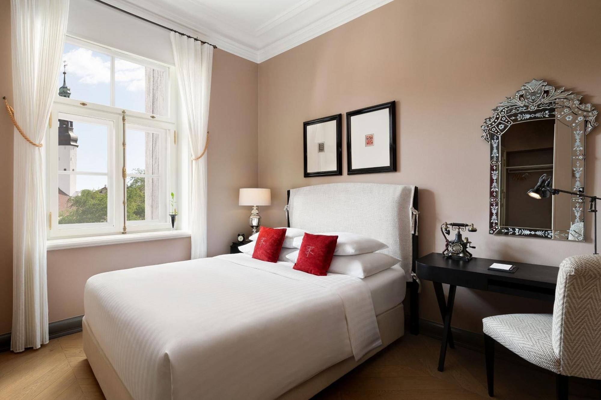 โรงแรมเทเลกราฟ ออโตกราฟ คอลเลคชั่น ทาลลินน์ ภายนอก รูปภาพ A room at the Mandarin Oriental, Munich