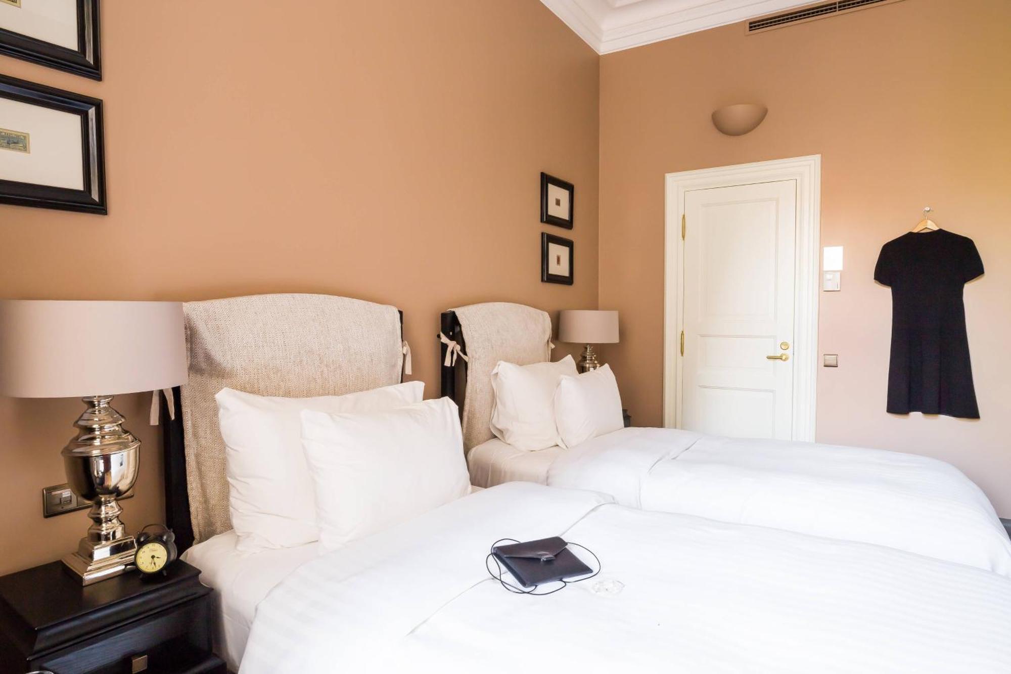 โรงแรมเทเลกราฟ ออโตกราฟ คอลเลคชั่น ทาลลินน์ ภายนอก รูปภาพ A bedroom at the hotel
