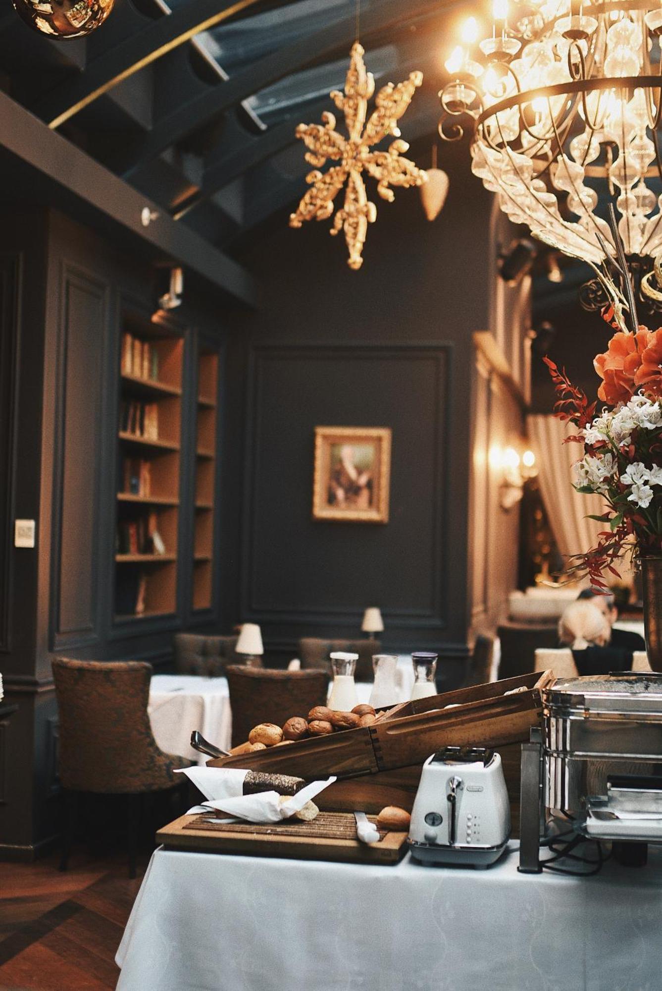 โรงแรมเทเลกราฟ ออโตกราฟ คอลเลคชั่น ทาลลินน์ ภายนอก รูปภาพ Interior of the restaurant
