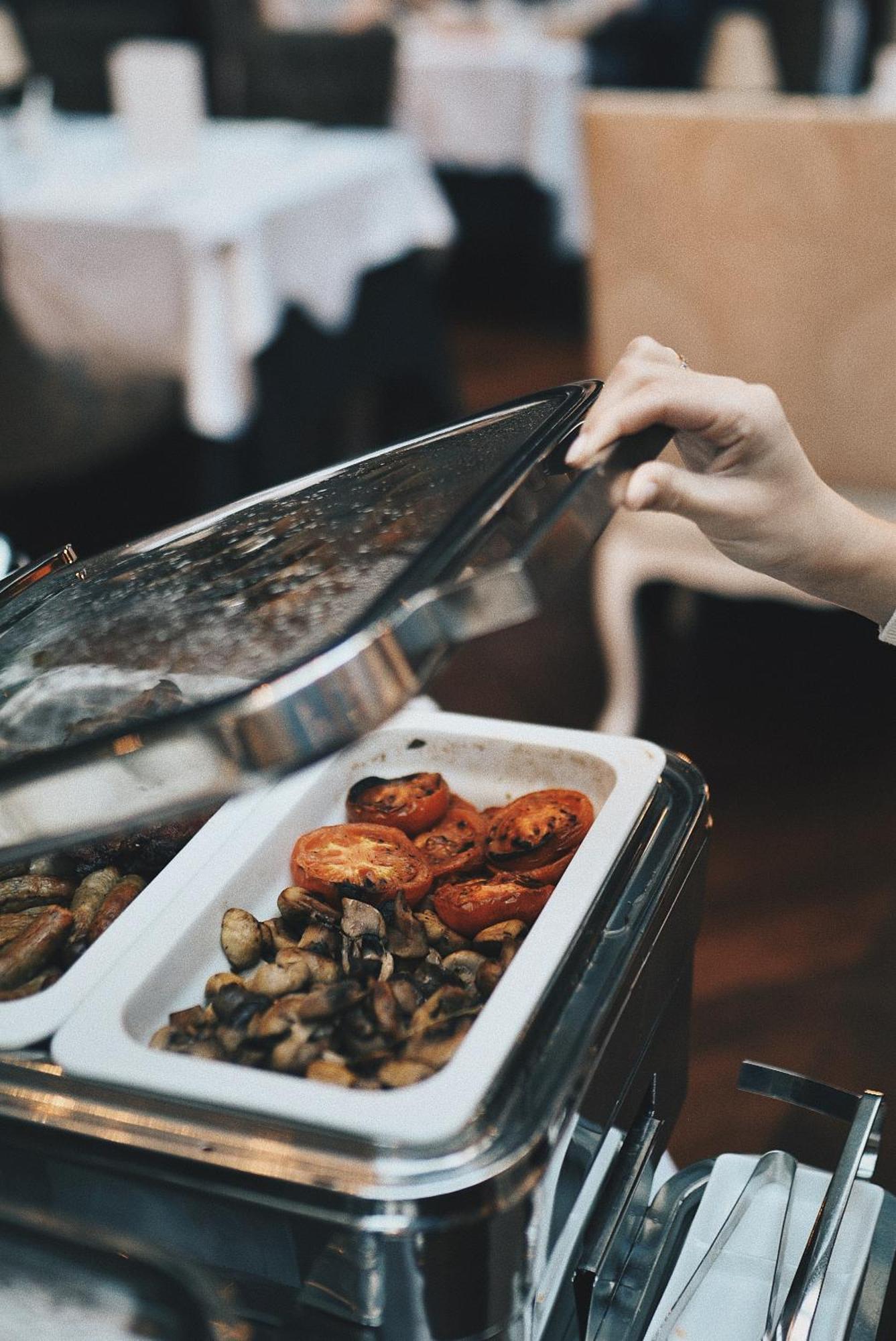 โรงแรมเทเลกราฟ ออโตกราฟ คอลเลคชั่น ทาลลินน์ ภายนอก รูปภาพ A chafing dish